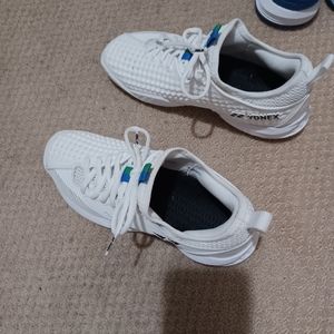 Yonex Women Fusionrev Tennis and or Pickleball Sneaker Size 7.5. White Like New